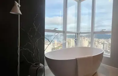 Apartamento com três suites mobiliado na meia praia/itapema sc