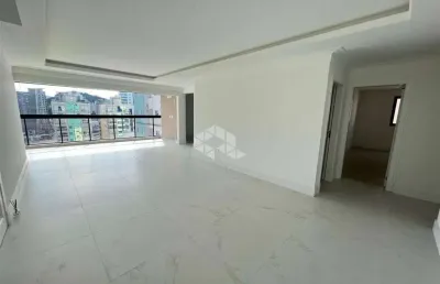 Apartamento com quatro quarto na meia praia em itapema sc