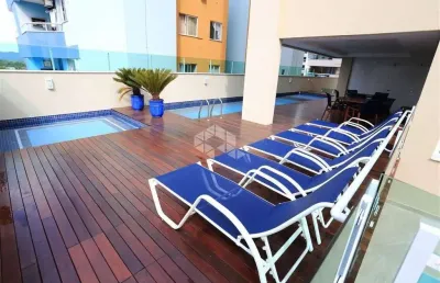 Apartamento mobiliado com três quartos na meia praia em itapema sc