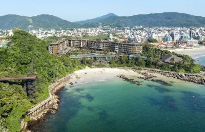 Cobertura com quatro quartos frente mar na praia do ribeiro em bombinhas sc