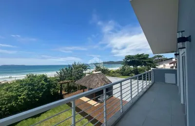 Casa com seis quartos frente mar no mariscal em bombinhas sc