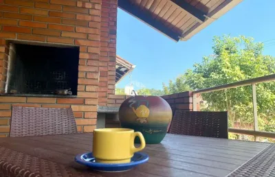 Apartamento com dois quartos  no centro de bombinhas sc.
