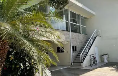 Casa sofisticada com  vista panorâmica no centro de bombinhas
