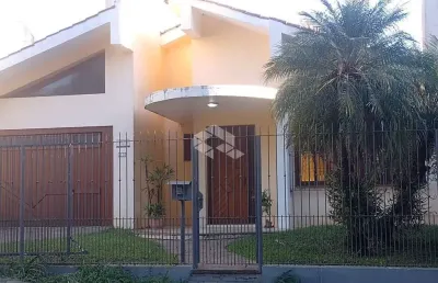 Casa com 04 dormitórios à venda no bairro nossa senhora de lourdes em santa maria
