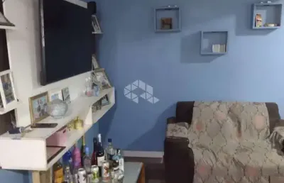 Casa com piscina, 3 dormitórios, 2 banheiros, garagem para 3 veículos, no bairro divina providência em santa maria