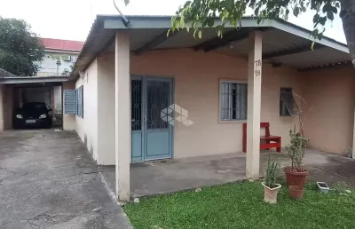 Casa com 3 quartos e 2 banheiros bem localizada no bairro tancredo neves em santa maria