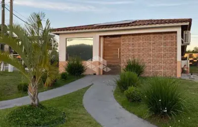 Casa em condomínio com 02 quartos e 02 suítes no moradas clube, no bairro nossa senhora de lourdes em santa maria