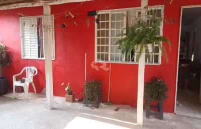 Casa com 2 quartos toda gradeada com vaga de garagem no bairro diácono luiz pozzobon em santa maria