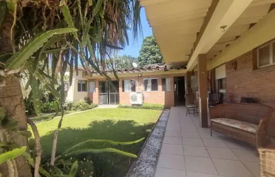 Casa com 4 quartos 5 banheiros  à venda com vaga e piscina em camobi, santa maria, pertinho da ufsm