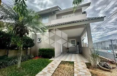 Sobrado à venda com 2 quartos, garagem coberta e pátio fechado no bairro jardim botânico em lajeado