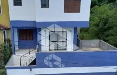 Casa a venda em condomínios fechado, 3 quartos, 4 banheiros, garagem para 4 carros, cozinha americana