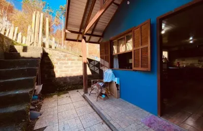 Casa a venda de 2 dormitórios mais banheiro social, localizada no bairro palace hotel em canel.