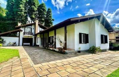 A venda casa de 3 dormitórios sendo um suíte, localizada no jardim dos pinheiros em canela.