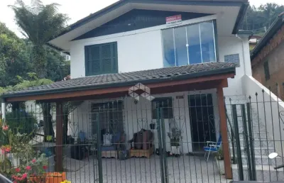 Casa 275m²  á venda em gramado  bairro tres pinheiros