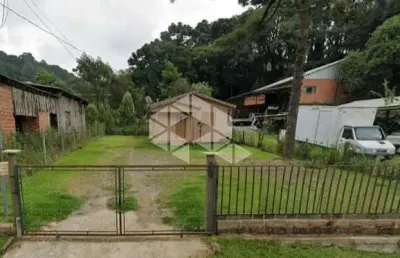 Casa de madeira, 1 dormitório,  terreno 381m², localizado bairro moura