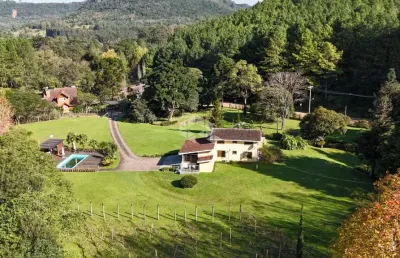 Chácara / sítio com 4 quartos à venda na Elvira Apollo Benetti, 2071, Centro, Gramado
