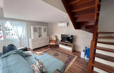 Elegância e conforto em canela: residência de 3 pavimentos com suítes e garden