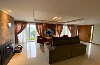 A venda apartamento de 3 dormitórios sendo 1 suíte, localizado em gramado.