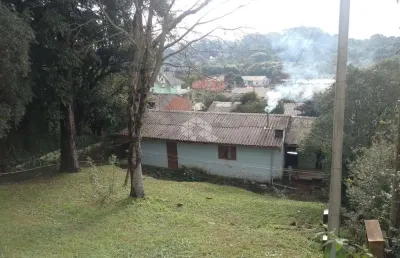 Casa 62m², com terreno 587,20m², com 2 frentes, localizado na rua dona francisca , bairro carniel