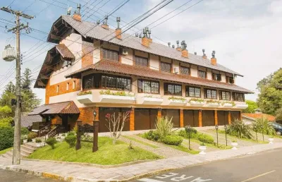 A venda apartamento de 2 dormitórios sendo 1 suíte, lacalizado no bairro planalto em gramado.