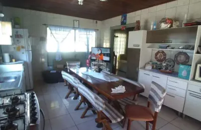 Casa com 2 dormitórios e estrutura comercial - oportunidade 