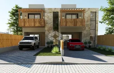 Sobrado com 3  dormitórios, sendo um suíte, garagem próximo ao mar