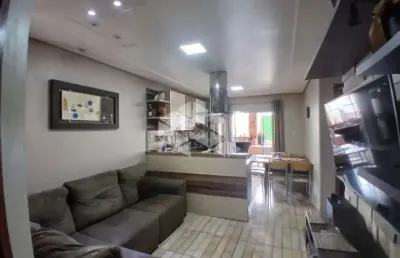 Casa com 2 dormitórios / 2 vagas / piscina e churrasqueira