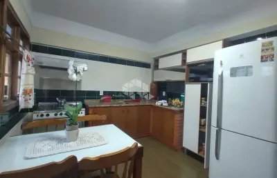 Casa com 03 dormitórios, 03 banheiros, garagem coberta para 04 carros,no bairro rio branco, na cidade de canoas-rs. aceira financiamento e fgts