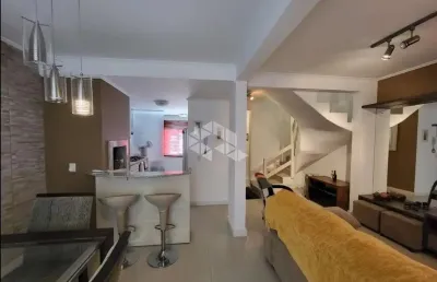 Casa com 03 dormitórios , suuíte, possui sótão, em condomínio semimobiliada, pode financiar e usar fgts,  bairro moinhos de vento canoas