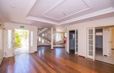 Casa 5 dormitórios, 1 suíte com closet, 3 banheiros com acessibilidade e elevador. pátio com piscina. à venda bairro marechal rondon/canoas. financia