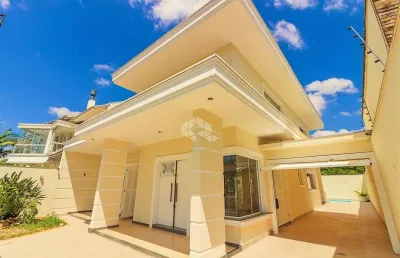 Sobrado com 3 suítes, pátio e piscina no centro de canoas!  aceita financiamento