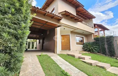 Casa sobrado, 3 dormitórios, 1 suíte, closet, hidromassagem, sacada, cozinha, sala, lareira, lavabo, pátio e 2 vagas. a venda no bairro bela vista