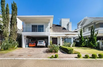 Casa em condomíniio 4 suítes, 4 vagas, espaço para piscina, no bairro moinhos em canoas!