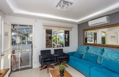 Sobrado de 3 dormitórios, sala de estar e jantar no bairro rio branco/canoas.