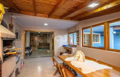 Casa sobrado 3 dormitórios, 1 suíte, área gourmet/churrasqueira, lavanderia, piscina /2 vagas, no bairro igara/ canoas. aceita negociação.