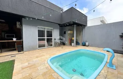 Sobrado semi mobiliado, com 3 dormitórios, sendo duas suítes, 2 banheiros, 200m² privativos, 02 vagas de garagem, no bairro igara, na cidade de canoas