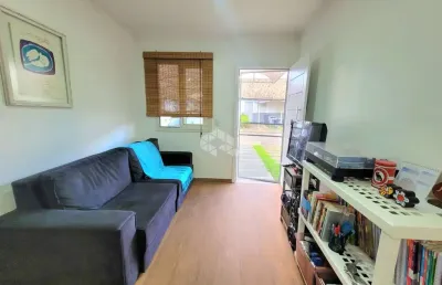 Casa em condomínio fechado, infraestrutura completa, bairro são luiz, canoas. 2 dormitórios, semimobiliada, pátio com churrasqueira, 2 vagas cobertas