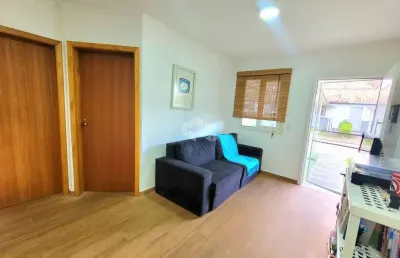 Casa em condomínio fechado, infraestrutura completa, bairro são luiz, canoas. 2 dormitórios, semimobiliada, pátio com churrasqueira, 2 vagas cobertas