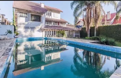 Casa sobrado com 6 dormitórios, sendo 5 suítes, 4 vagas