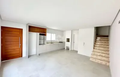 Casa em condomínio, 3 dormitórios, 3 banheiros sendo 1 suíte, 2 vagas de garagem, churrasqueira.