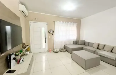 Casa no igara/canoas, semimobiliada e decorada, com piscina, 2 dormitórios, 2 vagas de garagem, 5 min park shopping. aceita financiamento e fgts.