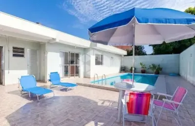 Casa igara/canoas 230m², 4 dormitórios, 2 suítes, piscina, área gourmet, vaga 6 carros. aceita financiamento. próximo parkshopping