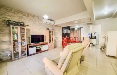 Casa semimobiliada no bairro igara em canoas, com 3 dormitórios sendo 1 suíte, aceita financiamento e uso do fgts