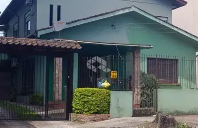 Casa com 6 dormitórios, 1 suite master, 4 banheiros, 5 vagas. bairro rio branco em novo hamburgo. aceita financiamento bancário.