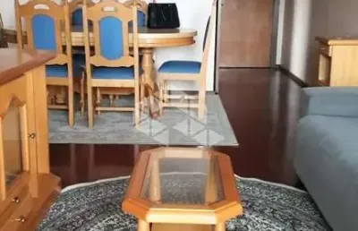 Apartamento de 2 dormitórios, sacada,2banheiros e vaga coberta