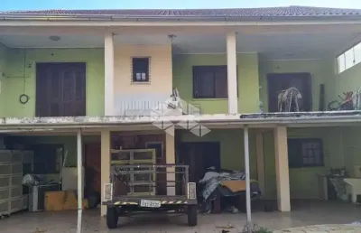 Casa com 3 quartos, 2 banheiro, piscina área coberta