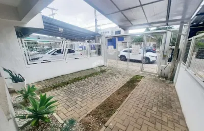 Sobrado com 3 dormitorios, sendo 1 suite em canoas/rs.