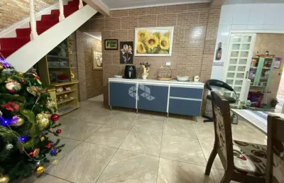 Casa sobrado de 4 quartos com pátio no bairro niterói