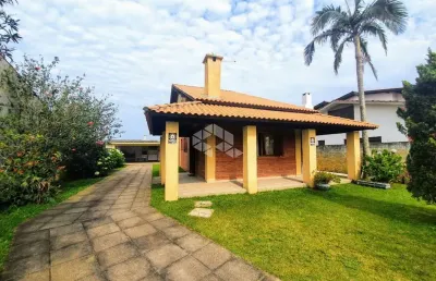Casa 3 dormitórios, 01 suíte, capão da canoa próximo ao mar!!!
