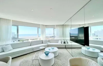 Apartamento 4 dormitórios, sendo os 4 suítes, vista mar, 175,91m², 2 box, mobiliado e decorado bairro navegantes